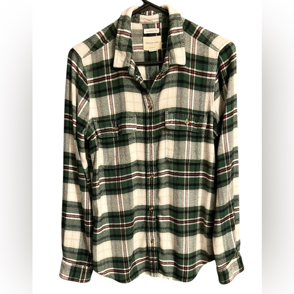 Hostess Pick 💥🥳 American Eagle Plaid Button-Up Shirt